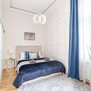Luxury Quentin Apartment 3 Bedrm, 2 Bathrm